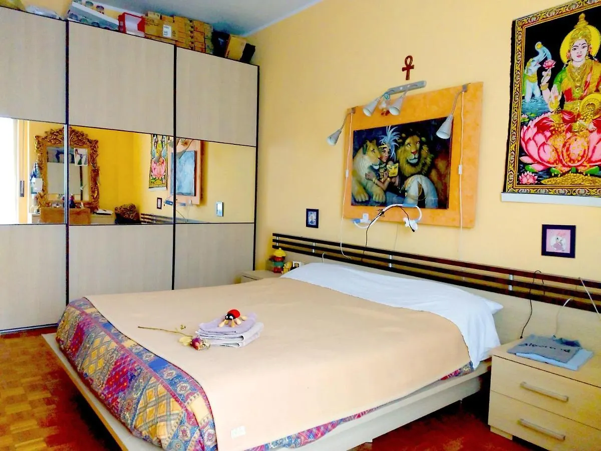 Room, 200M Subway, Navigli Area, Free Park, 10Min Center, No Fee, Shared Bath And Kitchen Milan 0*,  Italy