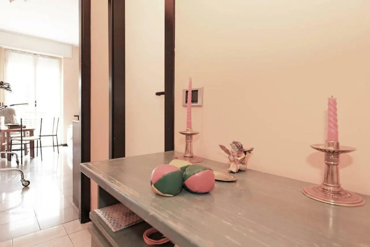 Room, 200M Subway, Navigli Area, Free Park, 10Min Center, No Fee, Shared Bath And Kitchen Milan