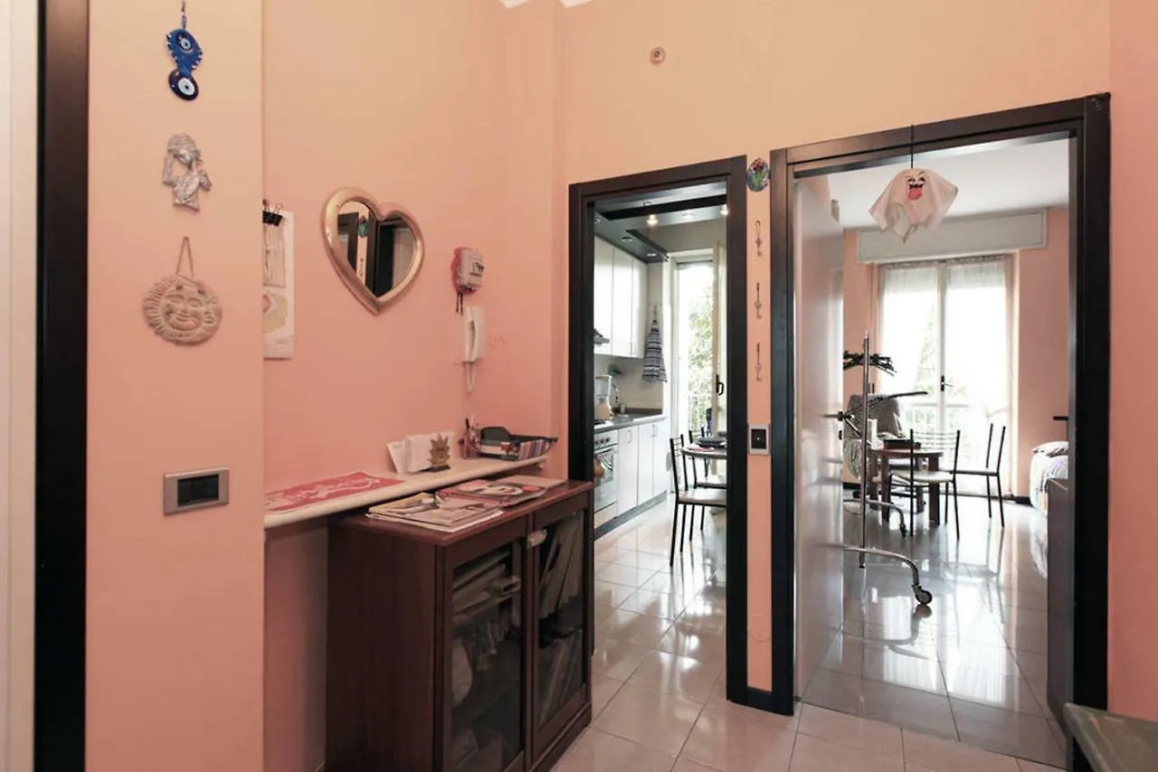 Guest house Room, 200M Subway, Navigli Area, Free Park, 10Min Center, No Fee, Shared Bath And Kitchen Milan