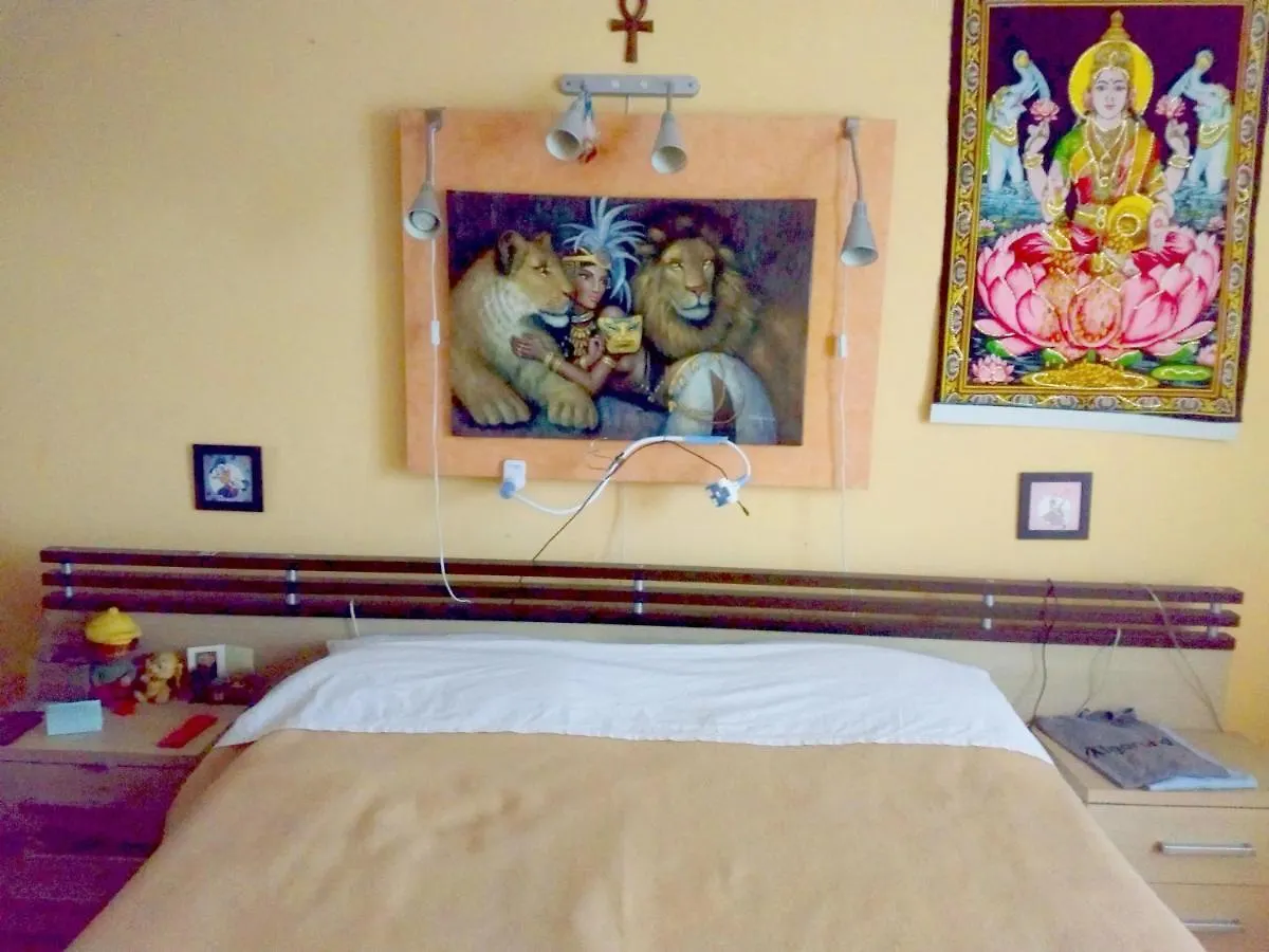 Room, 200M Subway, Navigli Area, Free Park, 10Min Center, No Fee, Shared Bath And Kitchen Milan Guest house